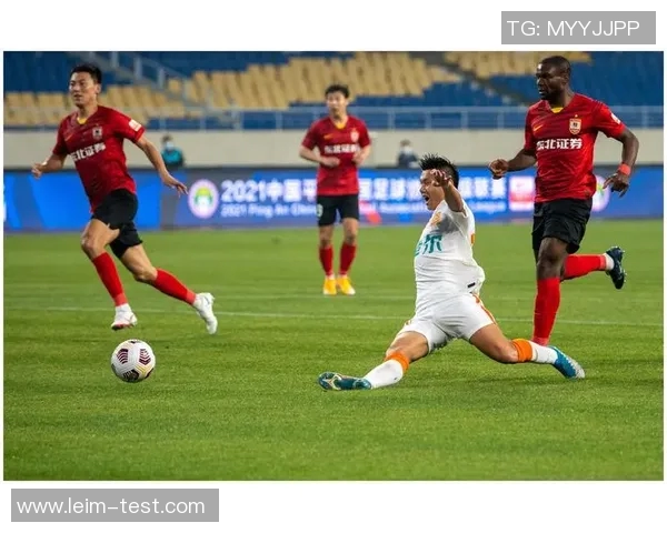 武汉足球队灵活性排名第三引发热议展现球队实力与潜力 武汉足球队灵活性排名第三引发热议展现球队实力与潜力